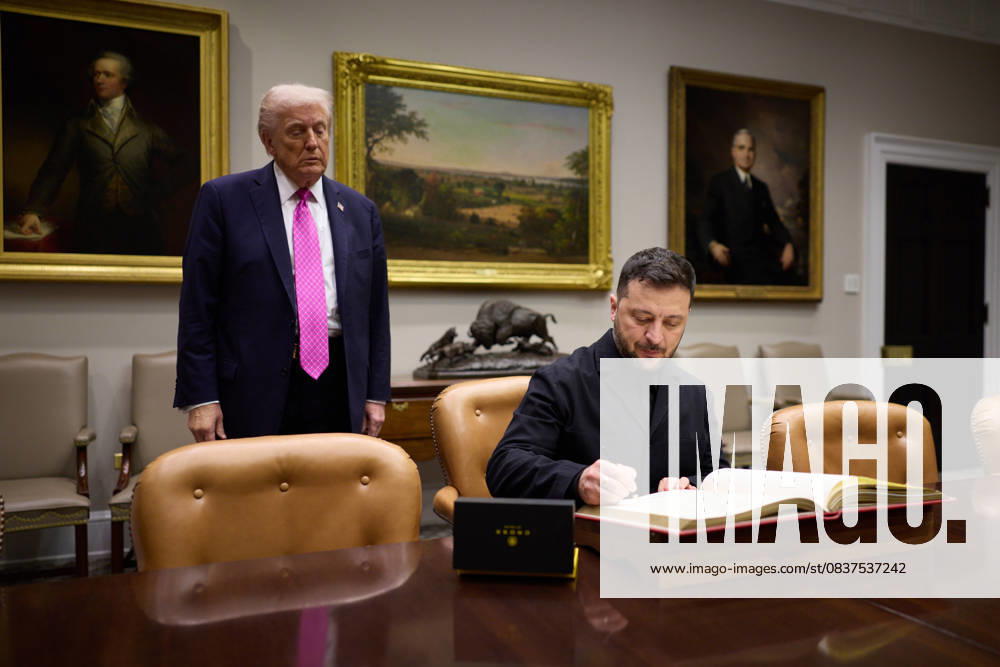 Praesident Wolodymyr Selenskyj trifft US Praesident Donald TRUMP im Weissen Haus am 28.02.2025. Praesident Wolodymyr Selenskyj trifft US Praesident Donald TRUMP im Weissen Haus am 17.10.2025. Working Visit of the President of Ukraine to the U.S. Foto:The Presential Office of Ukraine via SVEN SIMON Fotoagentur GmbH & Co. Pressefoto KG Prinzess-Luise-Str. 41 45479 M u e l h e i m R u h r Tel. 0208 9413250 Fax. 0208 9413260 GLS Bank BLZ 430 609 67 Kto. 4030 025 100 IBAN DE75 4306 0967 4030 0251 00 BIC GENODEM1GLS www.svensimon.net Washington USA