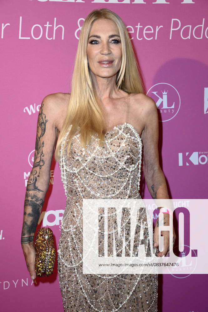 Sarah Kern bei der Benefizgala Night of Reality Stars zugunsten der Berliner Aids-Hilfe e.V. im Masumi Space. Berlin