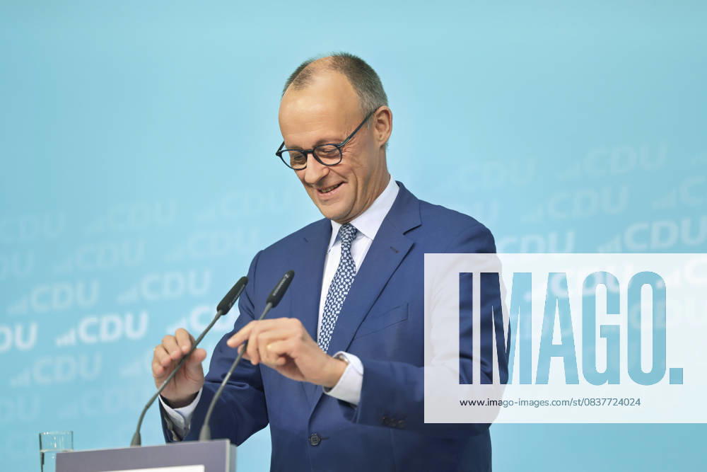 Bundeskanzler Friedrich Merz bei der Pressekonferenz im CDU Konrad Adenauer Haus. Die CDU beendet ihre Klausurtagung, in deren Mittelpunkt die Strategie für die fünf Landtagswahlen im nächsten Jahr steht. Vor allem geht es darum gehen, wie man dem Hauptgegner AfD begegnet. Berlin 20.10.25 Bundeskanzler Merz und Generalsekretär Linnemann bei PK in Berlin