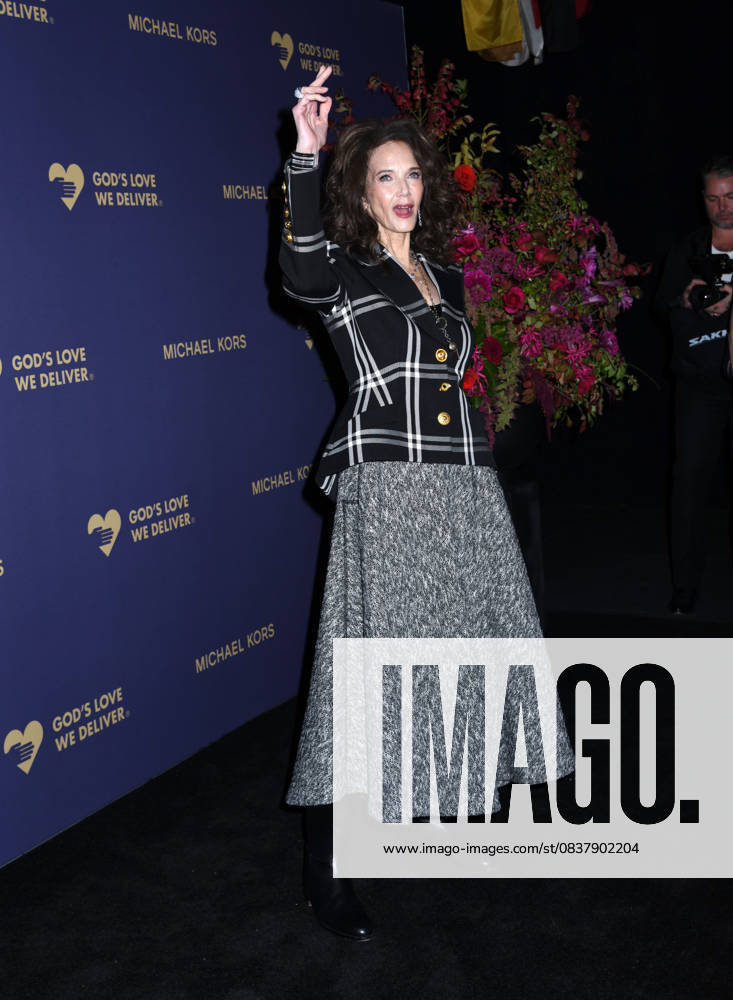 Lynda Carter attends God s Love We Deliver 2025 Golden Heart Awards Celebration. Held at Cathedral Church of St. John the Divine in New York. Zuma Press October 20, 2025. New York United States - ZUMAp281 20251020_zea_p281_167