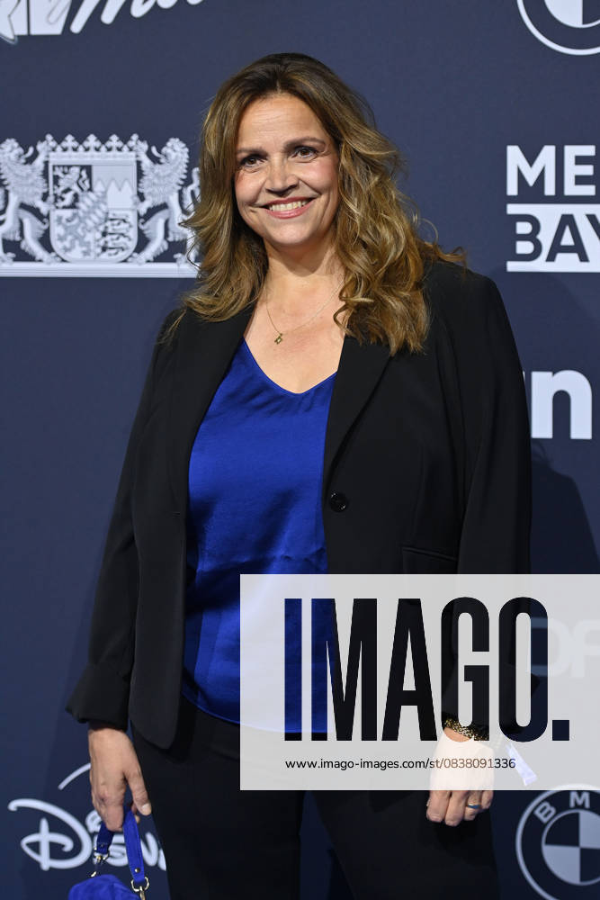 Rebecca Immanuel (Schauspelerin). Einzelbild,angeschnittenes Einzelmotiv,Halbfigur,halbe Figur. Roter Teppich,Blauer Panther TV und Streaming Award 2025 am 22.10.2025 in der BMW Welt Muenchen.