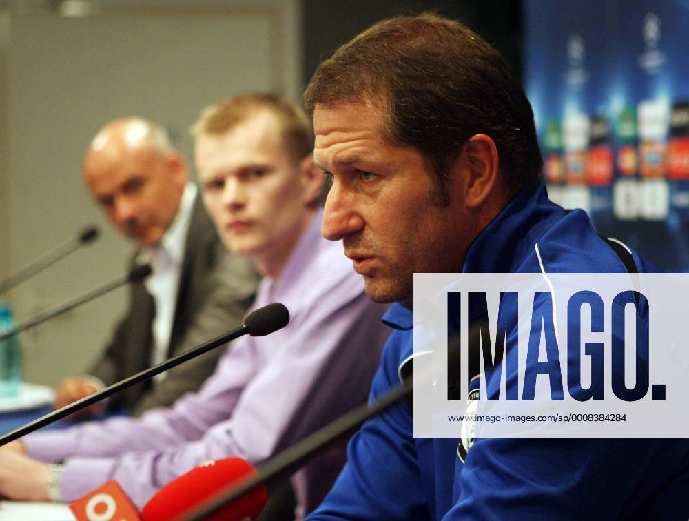 FUSSBALL - UEFA CL Play Off, Borisov vs Sturm, Vorberichte, PK MINSK,WEISSRUSSLAND,15.AUG.11 - FUSSBALL - UEFA Champions League, Play Off, FC BATE Borisow vs SK Sturm Graz, Vorberichte, Pressekonferenz. Bild zeigt Trainer Franco Foda (Sturm).