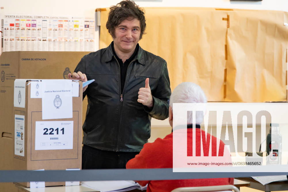 President JAVIER MILEI casts his vote at the Argentine Technological University during Argentina s midterm elections, in which deputies and senators who will form part of the National Congress are being elected. Buenos Aires Argentina - ZUMAp265 20251026_zip_p265_003