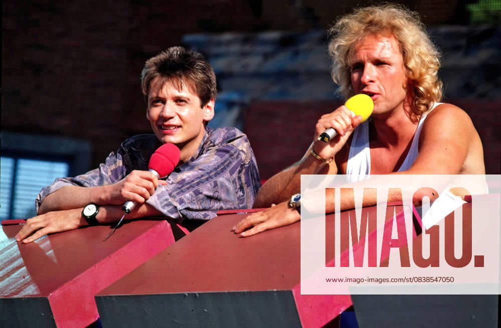ARCHIV: Günther Jauch Moderator Günther Jauch moderiert mit Thomas Gottschalk die ZDF-Livesendung von der Internationalen Funkausstellung Zwei im Zweiten in Berlin , 08 1989 ARCHIVAUFNAHME, Datum geschätzt 20251028JWM0051