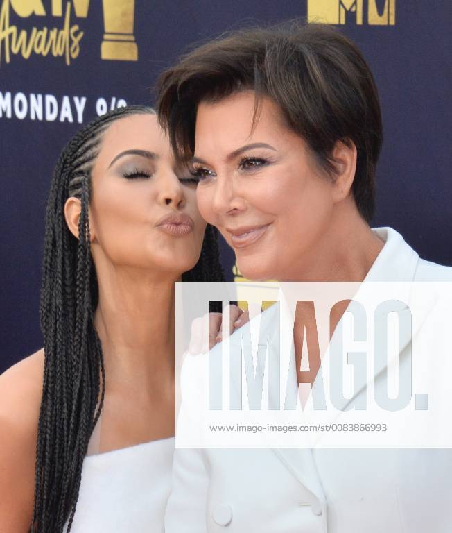 Entertainment Themen der Woche KW24 Kim Kardashian (L) and Kris Jenner attend the MTV Movie & TV Awards at the Barker Hangar in Santa Monica, California on June 16, 2018. It will be the 27th edition of the awards, and the second to jointly honor movies and television. The show will tape on Saturday, June 16th and air on Monday, June 18th. LAP20180616137 JIMxRUYMEN
