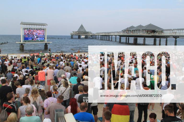 Blick am Sonntag (17.06.2018) in Heringsdorf (Landkreis Vorpommern Greifswald) Insel Usedom auf den Fußballstrand beim Public Viewing während der Fußballweltmeisterschaft in Russland und dem Spiel Deutschland Mexiko.