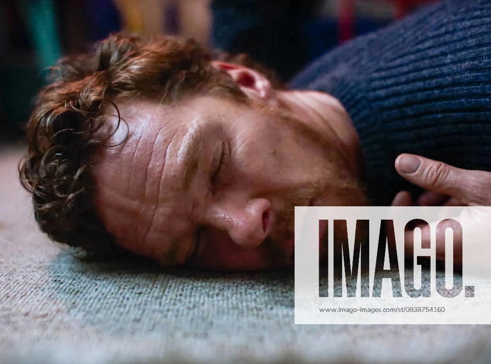 Benedict Cumberbatch UK. Benedict Cumberbatch in a scene from (C)Vue Lumiere new movie: The Thing with Feathers (2025). Plot: After a tragic loss, a grieving father tries to raise his young sons whilst dealing with an unlikely, unpredictable and uninvited houseguest. LMK110-J11378-291025 Supplied by LMKMEDIA. Editorial Only. Landmark Media is not the copyright owner of these Film or TV stills but provides a service only for recognised Media outlets.