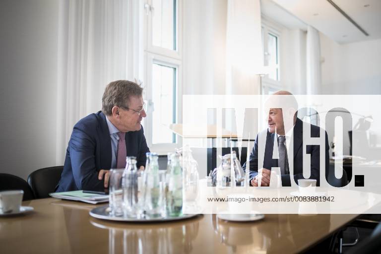Bundesfinanzminister Olaf Scholz (R), SPD, trifft Johan Van Overtveldt (L), Finanzminister von Belgien, in Berlin, 18.06.2018. Berlin Germany