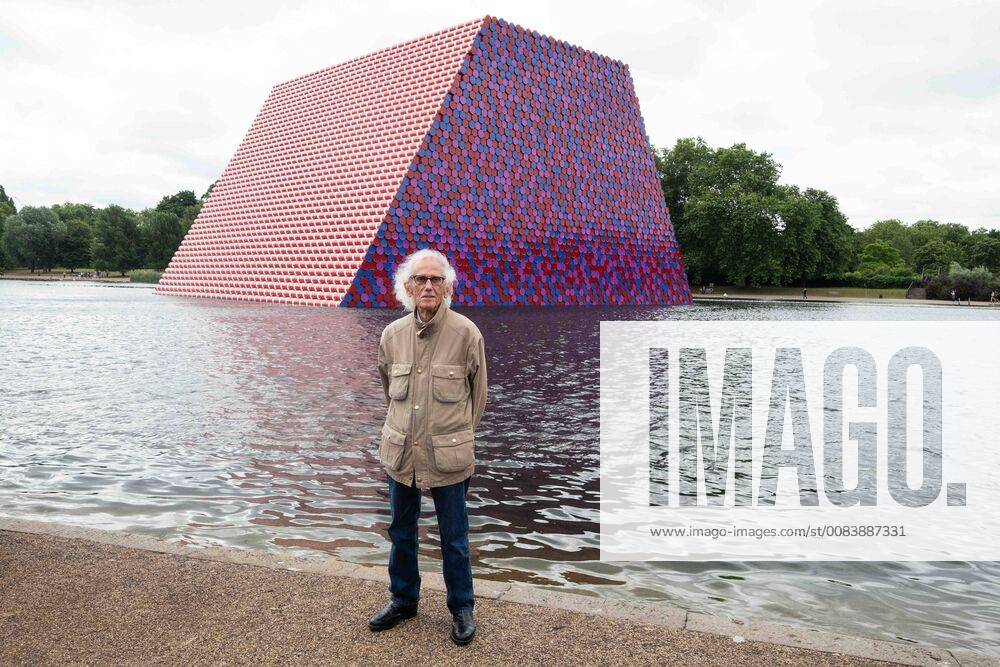 London, London, UK - London, UK. Artist Christo presents his floating installation titled The Mastaba in The Serpentine lake at a photocall. London UK - ZUMAl94_ 83879254st