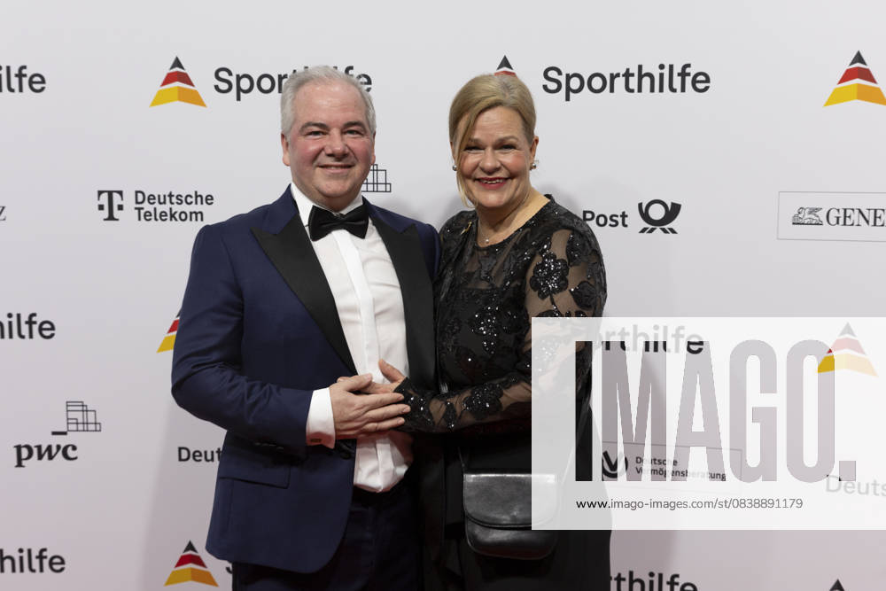 Bundesministerin des Innern und fuer Heimat Nancy FAESER (re.) mit Ehemann Eyke GRUENING (GRÜNING) (li.) zu Gast beim 54. Ball des Sports der Stiftung Deutsche Sporthilfe, am 22.02.2025 in der F e s t h a l l e in Frankfurt am Main Deutschland.