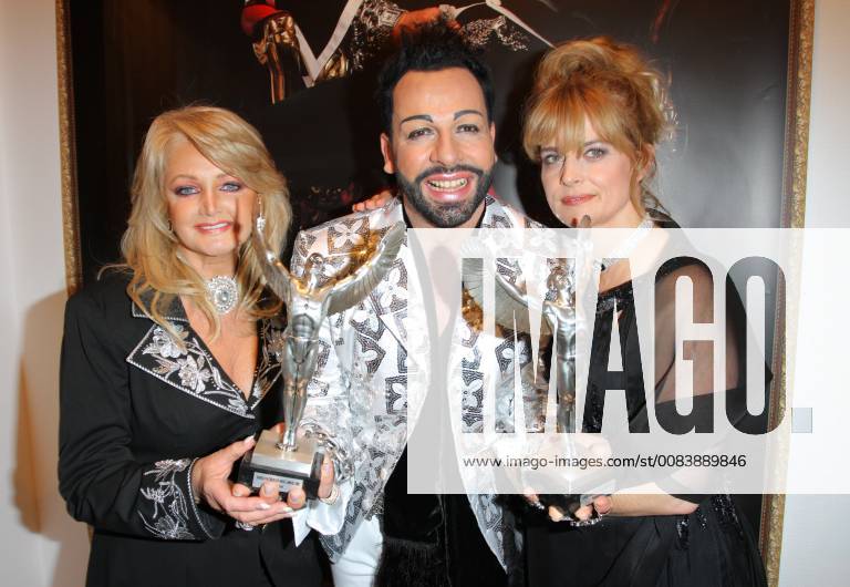 Gloeckler Party 29.11.2009 Saengerin Bonnie Tyler (Gaynor Hopkins) + Modedesigner Harald Gloeckler (Glöckler, Glööckler) + Nastassja Kinski (geb. Nastassja Aglaia Nakszynski) bei der ersten Verleihung seiner Harald-Glöckler-Engel im Rahmen seiner Christmast-Party in seinem Show-Room, Heerstrasse 2, Berlin - 29.11.2009 -