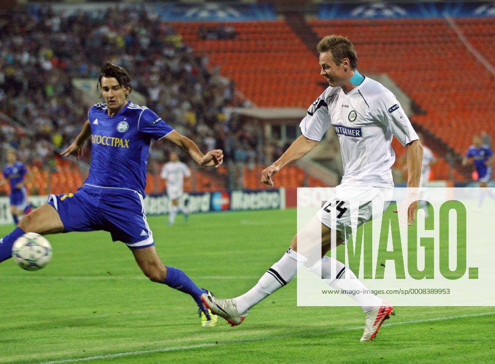 FUSSBALL - UEFA CL Play Off, Borisov vs Sturm MINSK,WEISSRUSSLAND,16.AUG.11 - FUSSBALL - UEFA Champions League, Play Off, FC BATE Borisow vs SK Sturm Graz. Bild zeigt Egor Filipenko (Borisov) und Roman Kienast (Sturm).