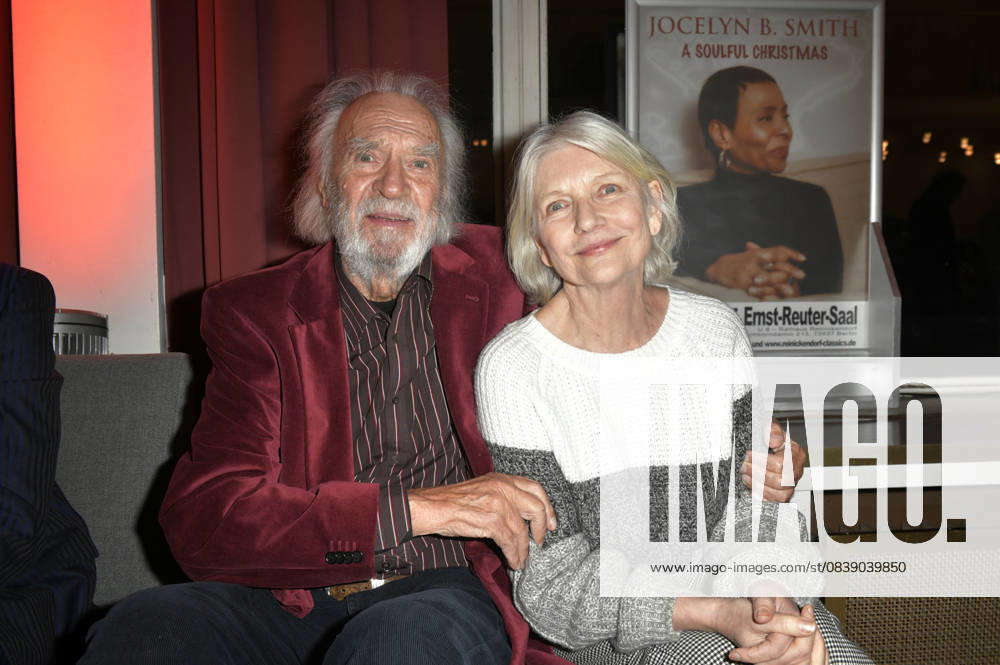 Achim Wolff und Rita Feldmeier bei der Premiere des Theaterstücks Carmen darf nicht platzen in der Komödie am Kurfürstendamm im Ernst-Reuter-Saal. Berlin
