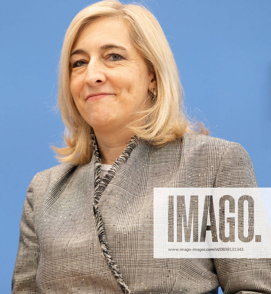 Nina Warken (CDU), Bundesministerin fuer Gesundheit, in der Bundespressekonferenz Berlin, 09.10.2025. Berlin Deutschland
