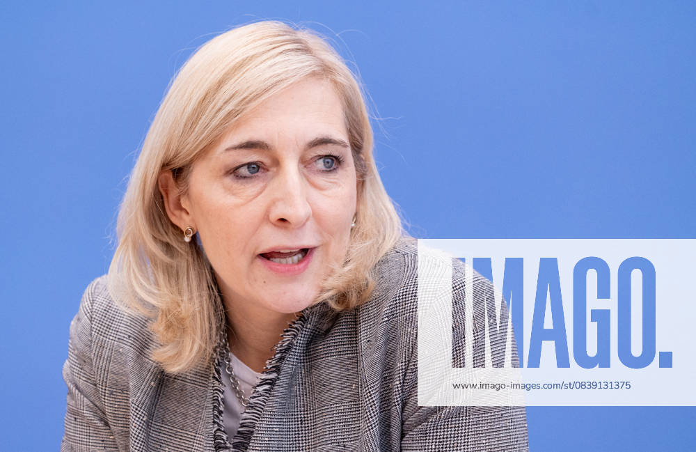 Nina Warken (CDU), Bundesministerin fuer Gesundheit, in der Bundespressekonferenz Berlin, 09.10.2025. Berlin Deutschland