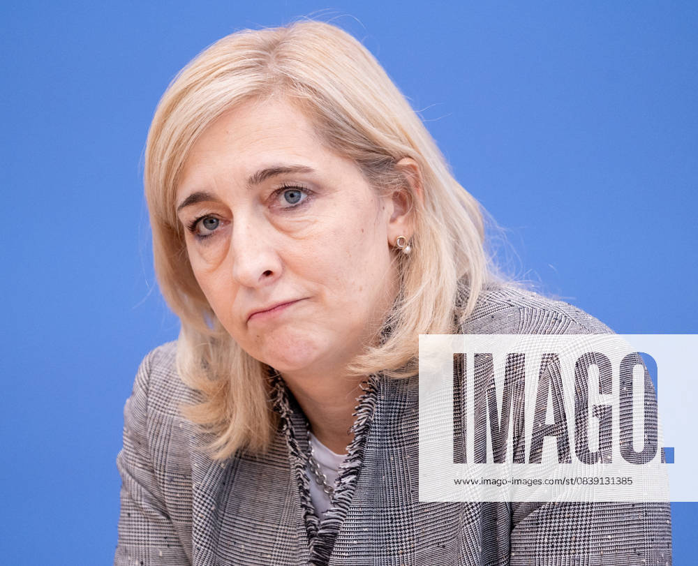 Nina Warken (CDU), Bundesministerin fuer Gesundheit, in der Bundespressekonferenz Berlin, 09.10.2025. Berlin Deutschland