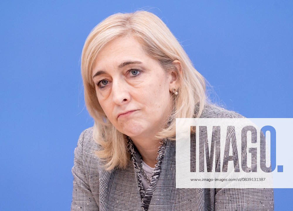 Nina Warken (CDU), Bundesministerin fuer Gesundheit, in der Bundespressekonferenz Berlin, 09.10.2025. Berlin Deutschland