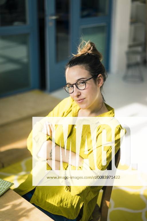 Portrait of young freelancer sitting at desk in her studio model released Symbolfoto property released MOEF01031