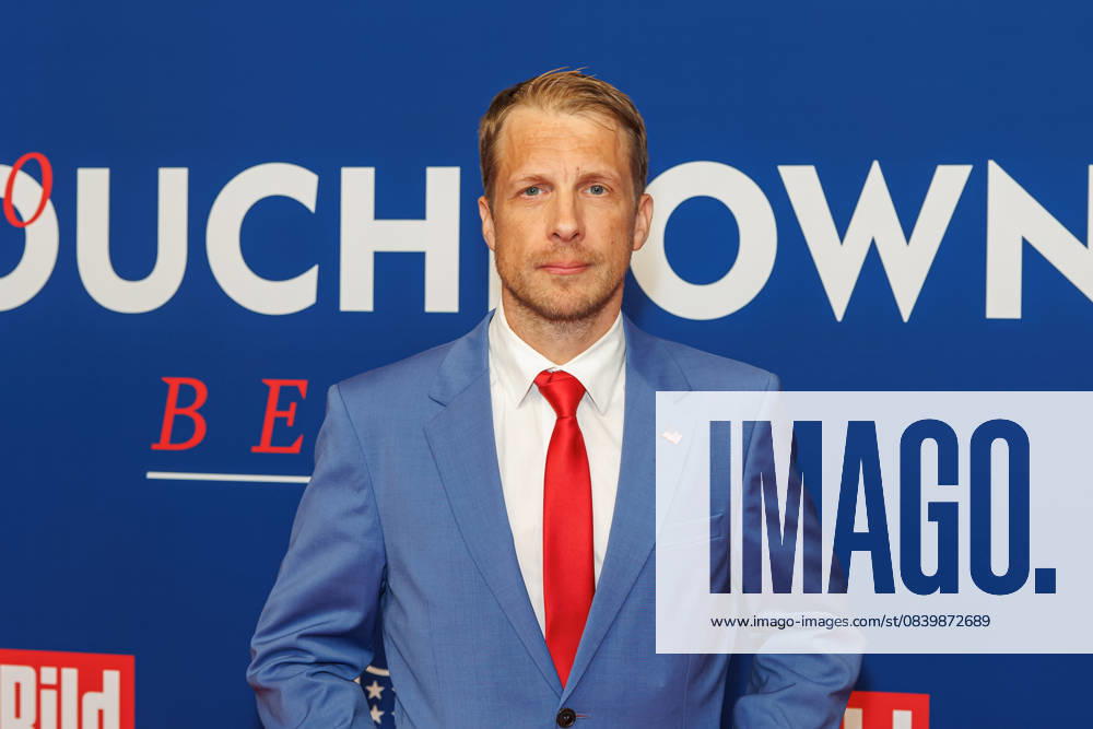 Empfang - BILD NFL TOUCHDOWN BERLIN - Oliver Pocher beim BILD TOUCHDOWN BERLIN National Football League - Empfang, anlässlich des ersten regulären Saisonspiels der NFL Teams Indianapolis Colts vs. Atlanta Falcons am 07.11.2025 im Axel-Springer-Hochhaus in Berlin.