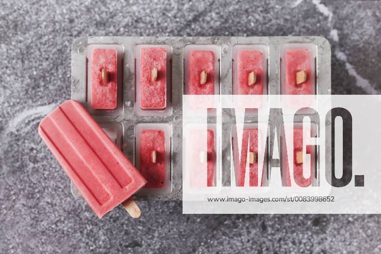 Homemade strawberry ice lollies in tray RTBF01247