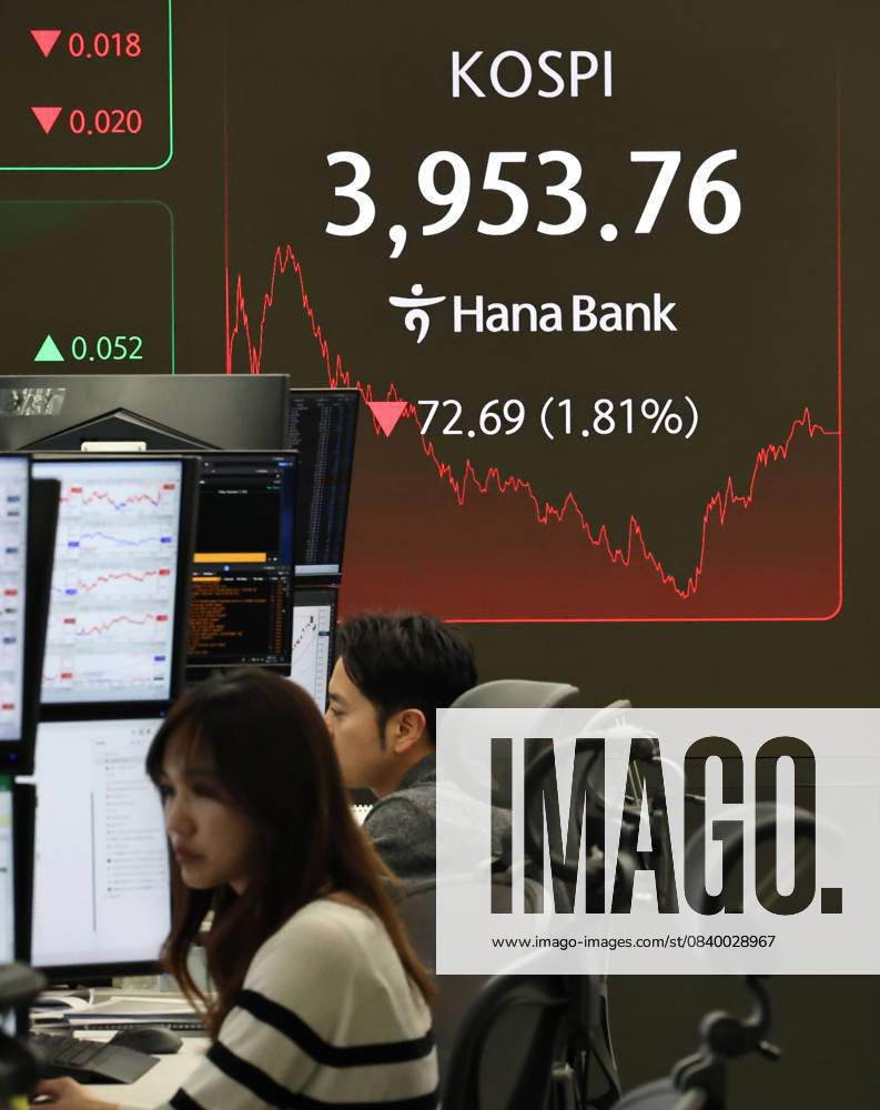 KOSPI plummets KOSPI plummets A financial data screen in the dealing room of Hana Bank in Seoul on Nov. 7, 2025, shows the benchmark Korea Composite Stock Price Index having declined 72.69 points, or 1.81 percent, to close at 3,953.76. South Korean shares ended sharply lower, as big-cap tech shares lost ground amid concerns over an artificial intelligence bubble and trade tensions between the United States and China. (Yonhap) 2025-11-07 15:58:19 < 1980-2025 YONHAPNEWS AGENCY. .> ¼¿ïƯº°½Ã
