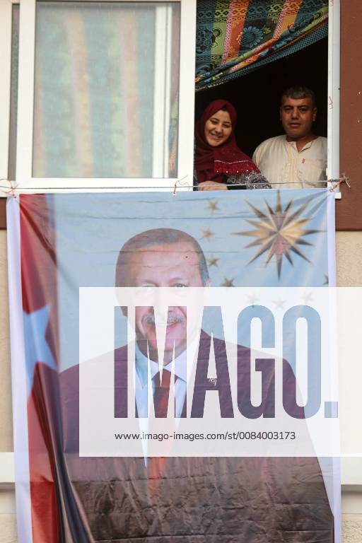 Gaza City, Gaza Strip, Palestinian Territory - Palestinians hold portraits of Turkish President Recep Tayyip Erdogan and celebrate after Erdogan had won in Turkey s presidential and parliamentary elections, in the center of Gaza Strip on June 25, 2018 Gaza City Palestinian Territory - ZUMAap3_ 20180625_zaf_ap3_114