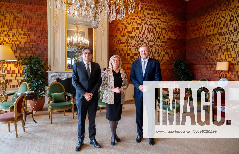 HtB King Willem-Alexander during a meeting with Mr. Mattias Guyomar, president van het Europees Hof voor de Rechten van de Mens, and Mrs. Jolien Schukking, Judge, of the European Court of Human Rights at palace Huis ten Bosch Palace in The Hague. Â