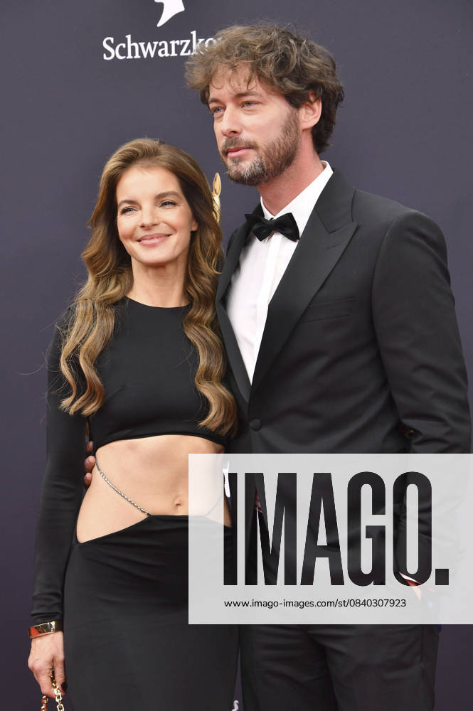 Yvonne Catterfeld mit Freund Adam von Mack bei der 77. Bambi-Verleihung 2025 in den Bavaria Filmstudios. München