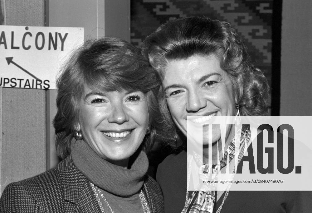 Vikki Carr and Carmen Zapata . Record Date Not Recorded.