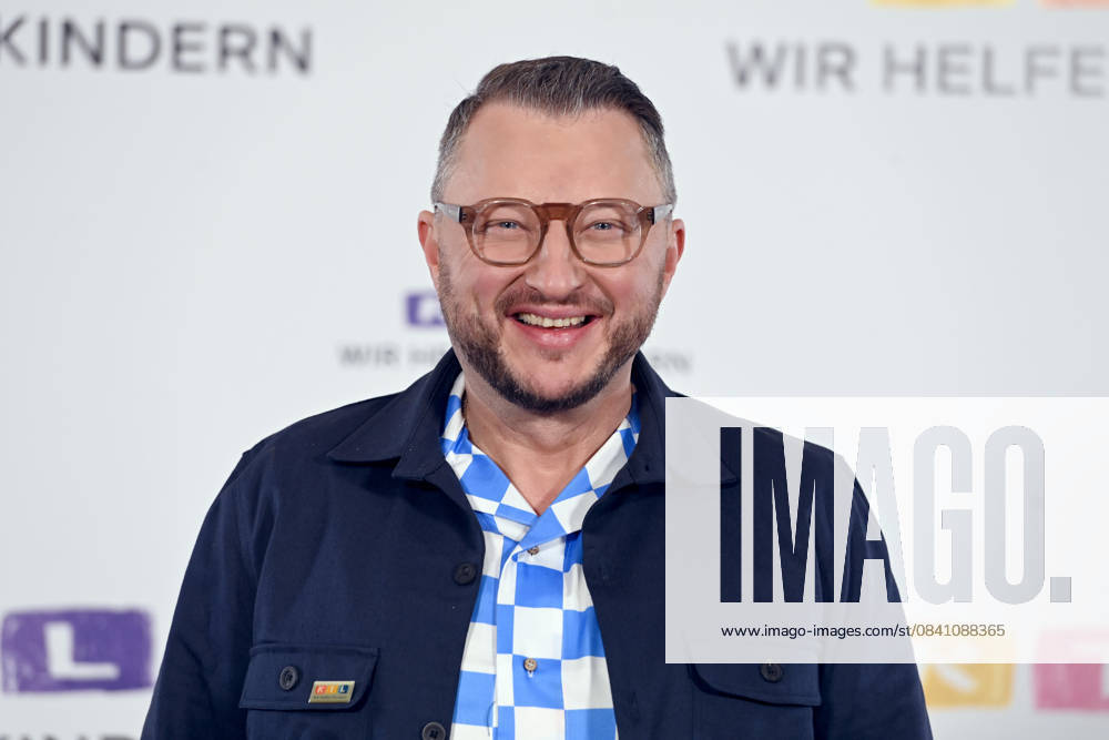 Sebastian LEGE, Koch, Moderator, Portraet, Porträt, Portrait, Angeschnittenes Einzelbild, Einzelmotiv, 30. RTL Spendenmarathon Wir helfen Kindern , Fernsehen, 20.-21.11.2025 in Huerth, Deutschland,