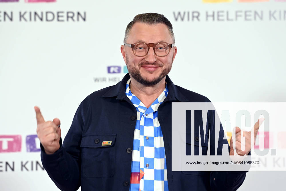 Sebastian LEGE, Koch, Moderator, Portraet, Porträt, Portrait, Angeschnittenes Einzelbild, Einzelmotiv, 30. RTL Spendenmarathon Wir helfen Kindern , Fernsehen, 20.-21.11.2025 in Huerth, Deutschland,