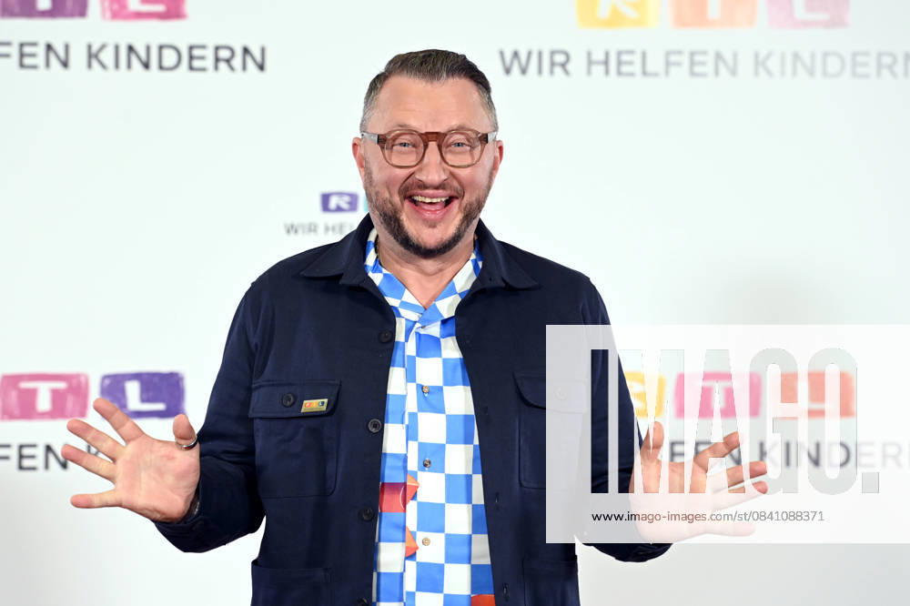 Sebastian LEGE, Koch, Moderator, Portraet, Porträt, Portrait, Angeschnittenes Einzelbild, Einzelmotiv, 30. RTL Spendenmarathon Wir helfen Kindern , Fernsehen, 20.-21.11.2025 in Huerth, Deutschland,