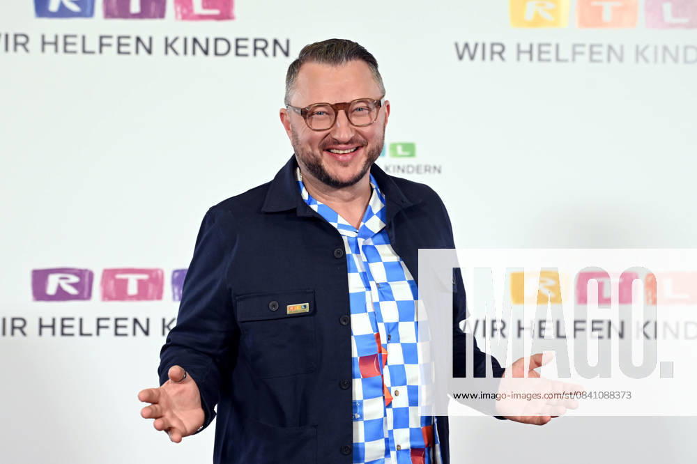 Sebastian LEGE, Koch, Moderator, Portraet, Porträt, Portrait, Angeschnittenes Einzelbild, Einzelmotiv, 30. RTL Spendenmarathon Wir helfen Kindern , Fernsehen, 20.-21.11.2025 in Huerth, Deutschland,