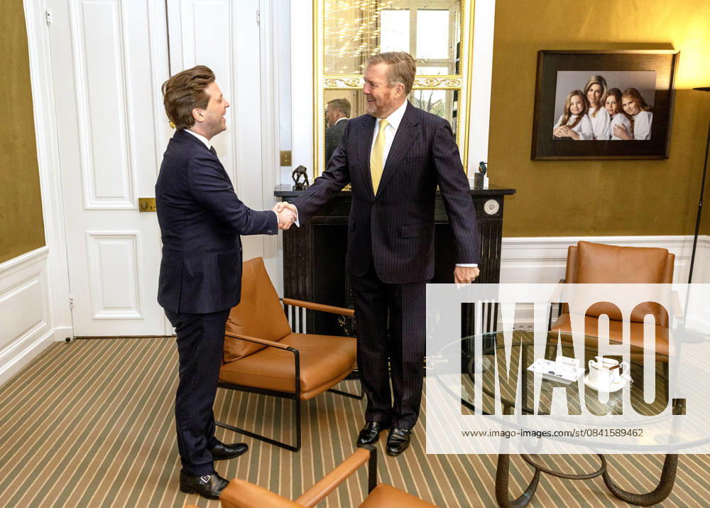 HtB King Willem-Alexander during a meeting with Thom van Campen new chairman of the House of Representative, voorzitter Tweede kamer, at palace Huis ten Bosch in The Hague. Â