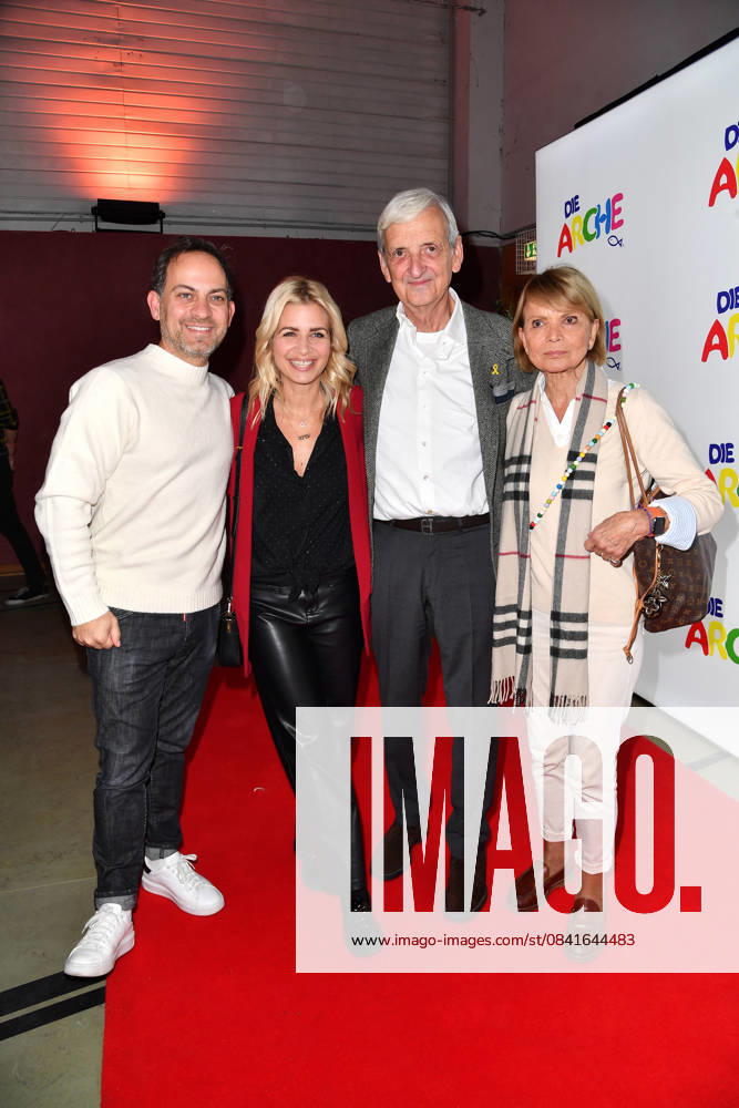 Susan Sideropoulos mit Ehemann Jakob Shtizberg und Uschi Glas mit Ehemann Dieter Hermann bei der Jubiläumsfeier 30 Jahre Die ARCHE in Berlin 12.11.2025