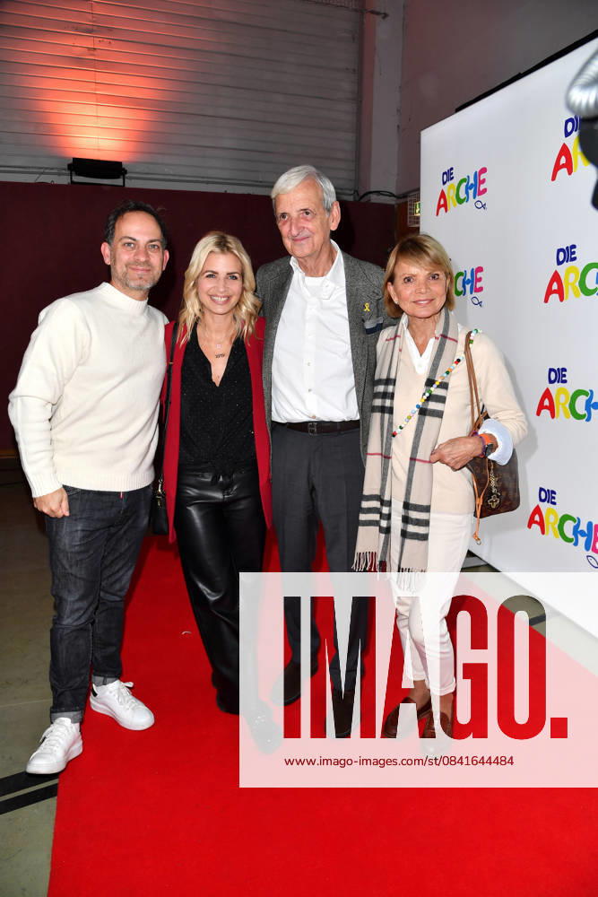 Susan Sideropoulos mit Ehemann Jakob Shtizberg und Uschi Glas mit Ehemann Dieter Hermann bei der Jubiläumsfeier 30 Jahre Die ARCHE in Berlin 12.11.2025
