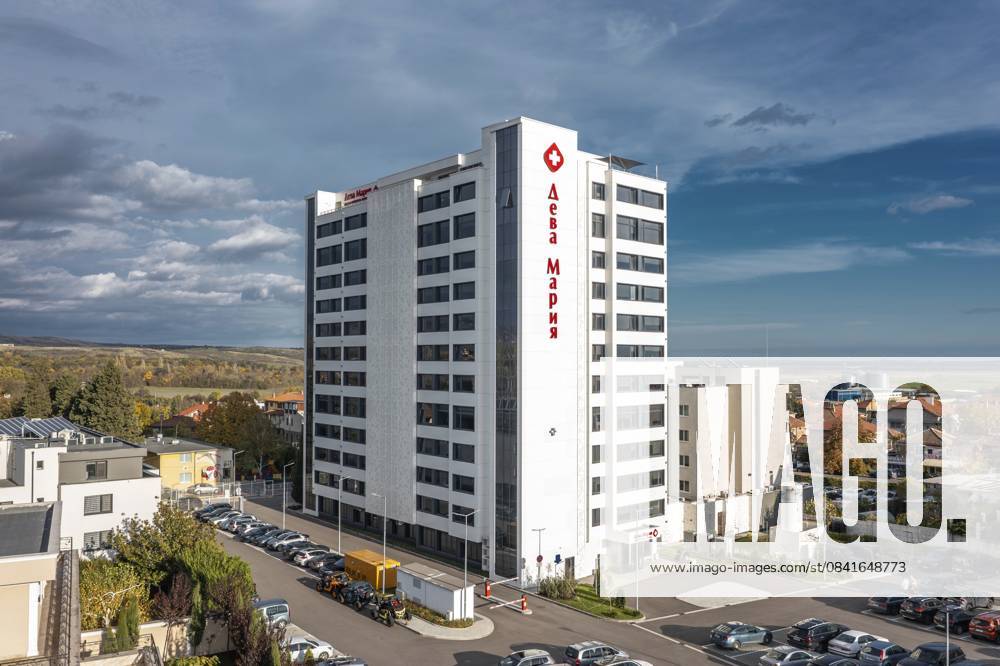 Drohnenaufnahme des Universitätskrankenhauses Deva Maria in Vetren, Burgas, Bulgarien Aerial drone view to University Hospital Deva Maria in Vetren, Burgas, Bulgaria