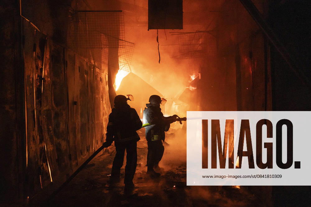 Aftermath of Russian strike on Kramatorsk’s Central Market KRAMATORSK, UKRAINE - NOVEMBER 29: Firefighters work to extinguish the blaze after a Russian strike hit the central market in Kramatorsk, Donetsk region, injuring one woman, on November 29, 2025. Jose Colon Anadolu Kramatorsk Ukraine. Editorial use only. Please get in touch for any other usage.
