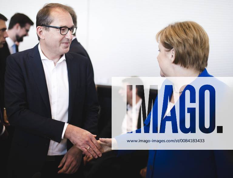 Bundeskanzlerin Angela Merkel, CDU begrusst Alexander Dobrindt, CSU vor einer Fraktionssitzung der CDU CSU in Berlin. 02.07.2018. Berlin Deutschland