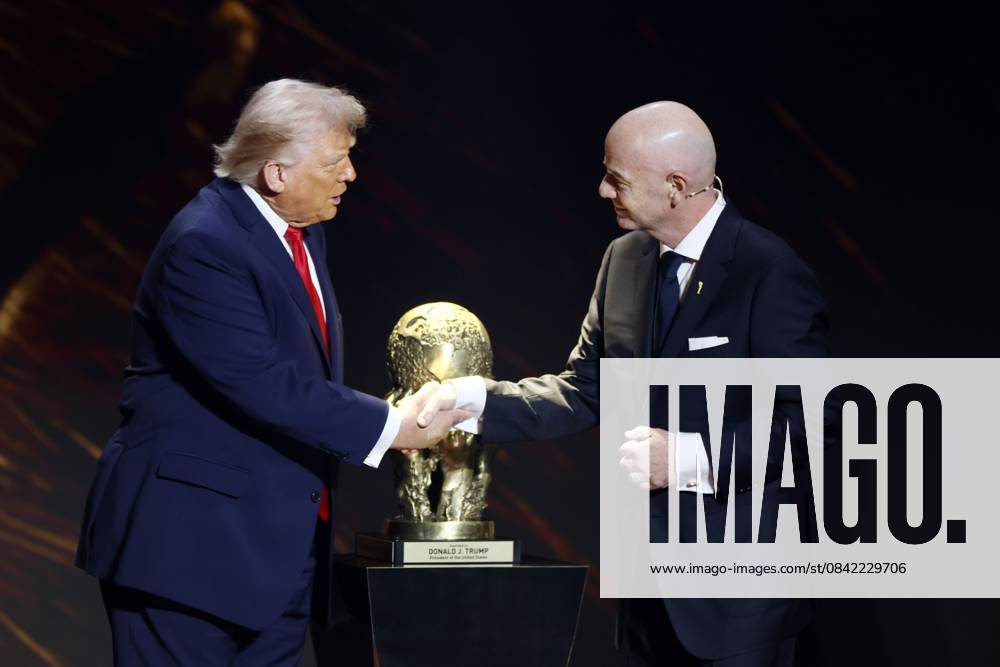 WASHINGTON - President Donald Trump receives the FIFA Peace Prize from FIFA President Gianni Infantino during the draw for the 2026 World Cup in the United States. ANP KOEN VAN WEEL netherlands out - belgium out