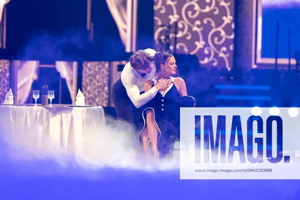 Lets DanceLive - Die Tour 2025 Taliso Engel und Patricija Ionel bei der Lets Dance Live Tour am 04.12.2025 in der SAP Arena Mannheim. Mannheim SAP Arena Baden-Württemberg