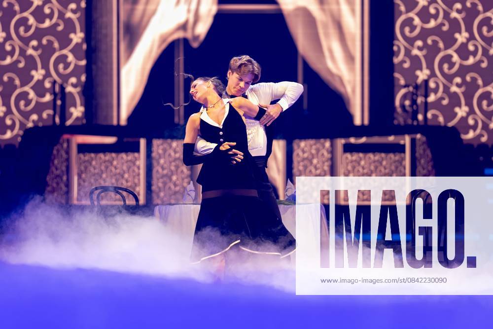 Lets DanceLive - Die Tour 2025 Taliso Engel und Patricija Ionel bei der Lets Dance Live Tour am 04.12.2025 in der SAP Arena Mannheim. Mannheim SAP Arena Baden-Württemberg
