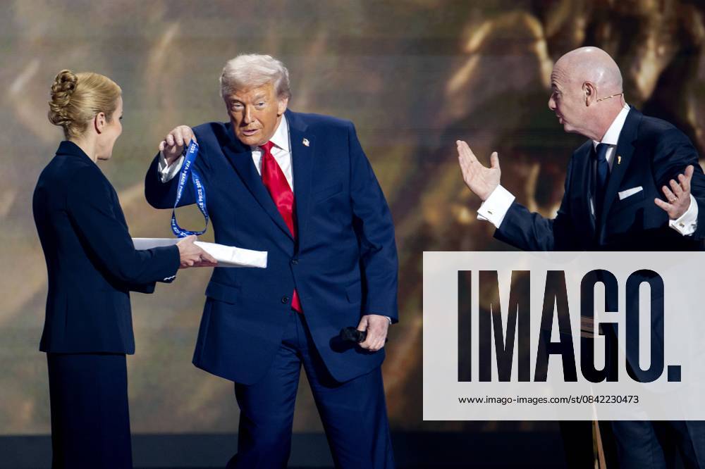 WASHINGTON - President Donald Trump receives the FIFA Peace Prize from FIFA President Gianni Infantino during the draw for the 2026 World Cup in the United States. ANP KOEN VAN WEEL netherlands out - belgium out