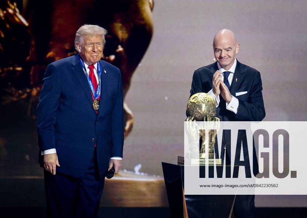 WASHINGTON - President Donald Trump receives the FIFA Peace Prize from FIFA President Gianni Infantino during the draw for the 2026 World Cup in the United States. ANP KOEN VAN WEEL netherlands out - belgium out