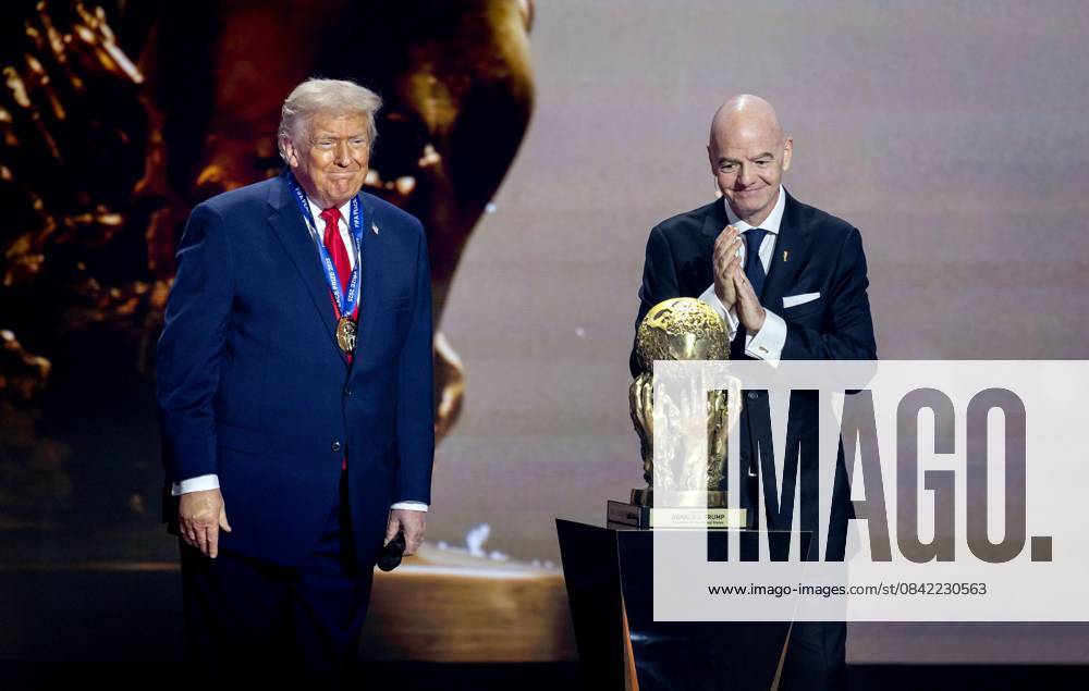 WASHINGTON - President Donald Trump receives the FIFA Peace Prize from FIFA President Gianni Infantino during the draw for the 2026 World Cup in the United States. ANP KOEN VAN WEEL netherlands out - belgium out