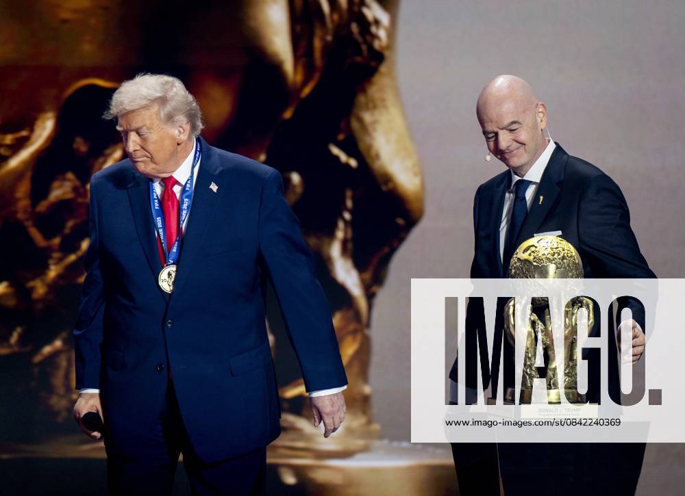 WASHINGTON - President Donald Trump receives the FIFA Peace Prize from FIFA President Gianni Infantino during the draw for the 2026 World Cup in the United States. ANP KOEN VAN WEEL netherlands out - belgium out