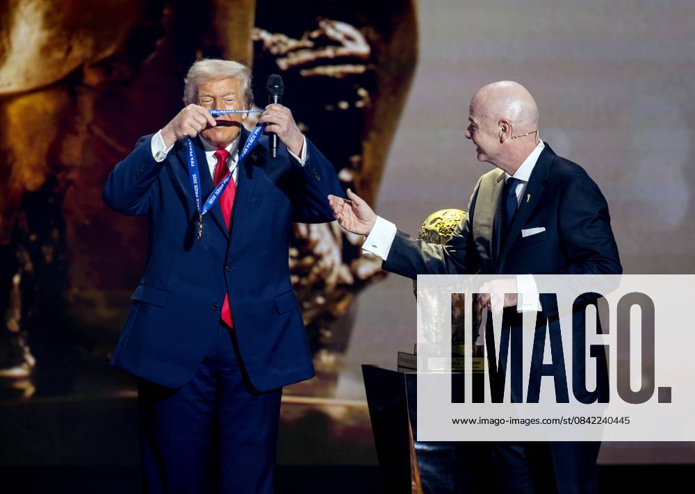 WASHINGTON - President Donald Trump receives the FIFA Peace Prize from FIFA President Gianni Infantino during the draw for the 2026 World Cup in the United States. ANP KOEN VAN WEEL netherlands out - belgium out