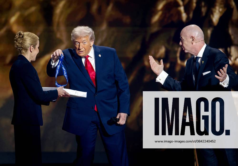 WASHINGTON - President Donald Trump receives the FIFA Peace Prize from FIFA President Gianni Infantino during the draw for the 2026 World Cup in the United States. ANP KOEN VAN WEEL netherlands out - belgium out