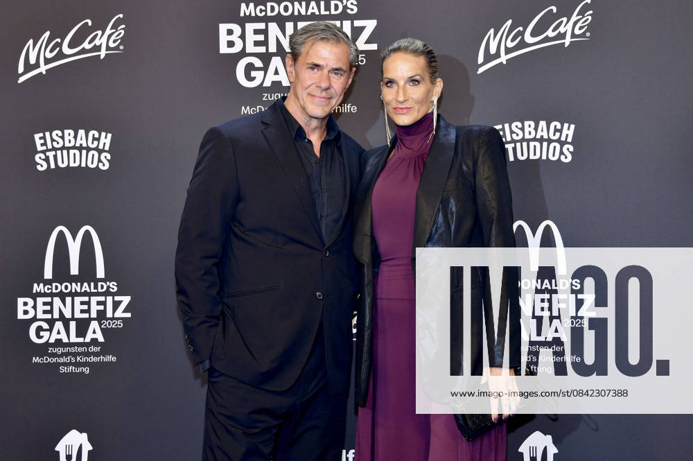 Sven Martinek mit Partnerin Bianca Rütter bei der 20. McDonald s Benefiz Gala zugunsten der McDonald s Kinderhilfe Stiftung in den Eisbach Studios. München