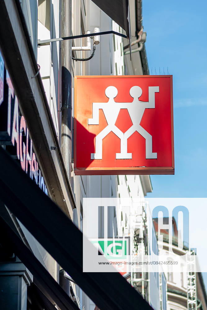 Muenchen GER, Themenbild Wirtschaft, Einzelhandel in der Muencher Innenstadt, 09.12.2025 Logo der Firma Zwilling ueber dem Eingang zum entsprechenden Geschaeft GER, Themenbild Wirtschaft, Einzelhandel in der Muencher Innenstadt